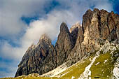 Trekking nel Parco Naturale Puez-Odle. Dall'Alpe Col Raiser (2100 m) alla Val di Funes. 